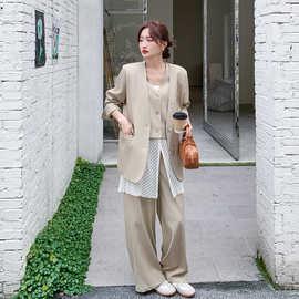 卡其色轻熟老钱风三件套女2026春季新款气质无领西装马甲长裤套装