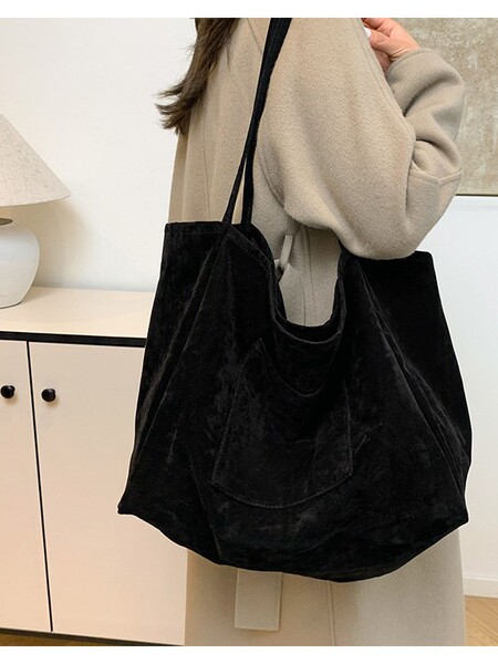 Matte retro capacious shoulder bag