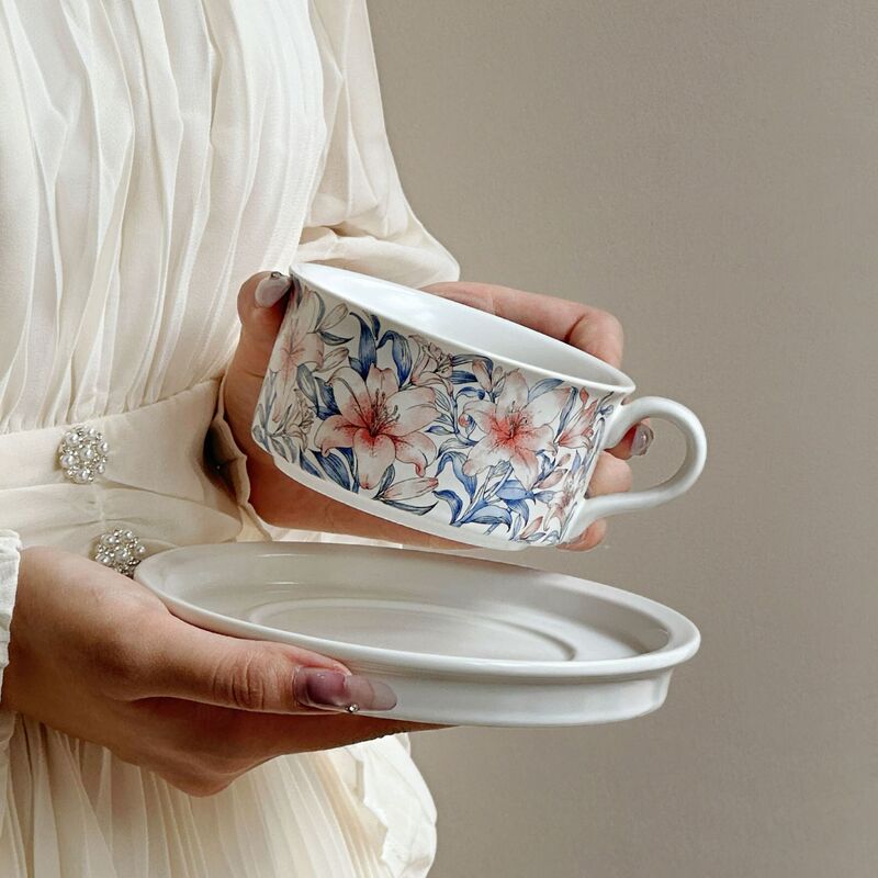 レトロユリコーヒーカップとソーサーセラミックマグデザインホームギフトカップ絶妙なコーヒーカップギフト|undefined