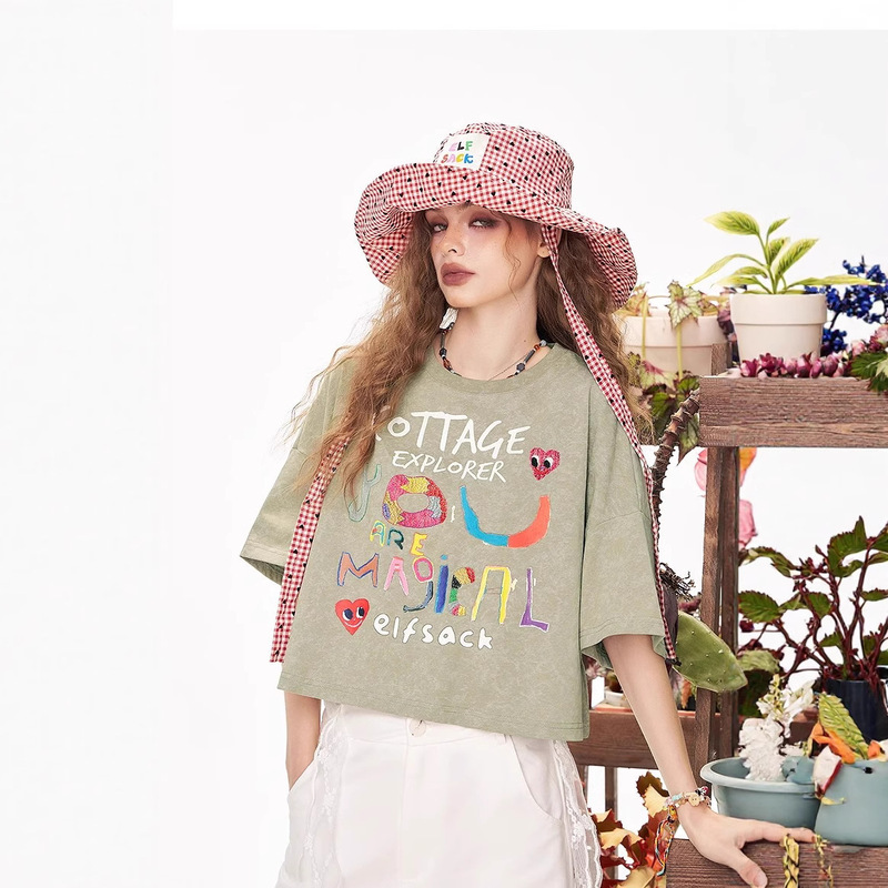 妖精のポケットピンク落書きプリント半袖 Tシャツ女性のための 2025 夏の新しいルーズカジュアルショートトップ|undefined