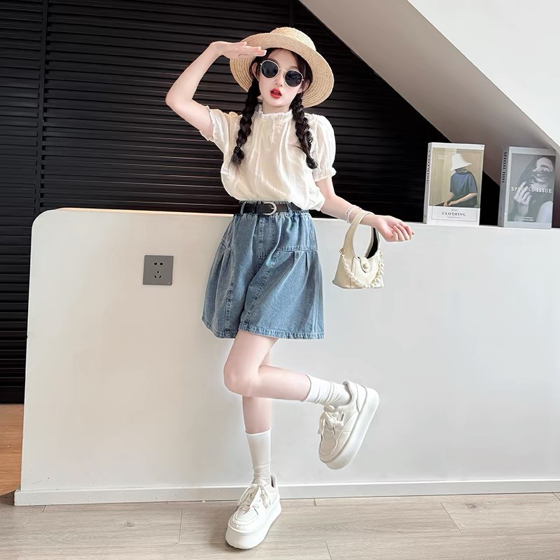 Conjunto de menina com blusa de gola boneca e saia jeans_voghion.com