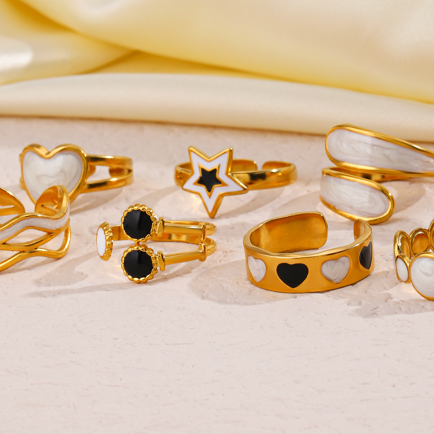 304 Stainless Steel 18K Gold Plated Retro Novelty Enamel Round Star Heart Shape Resin Rings display picture 1