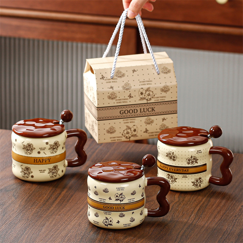 Flores retro tazas de alta sensación de marca de oficina simple para el hogar tazas de agua de niñas con tazas de desayuno de pareja de café con tapa