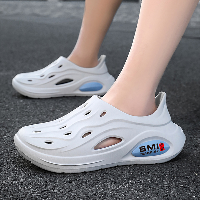 Zapatos con agujeros de verano nuevo estilo de los hombres al aire libre todo incluido antideslizante uso exterior conducción en la playa fondo grueso aumento sandalias y zapatillas de vadeo