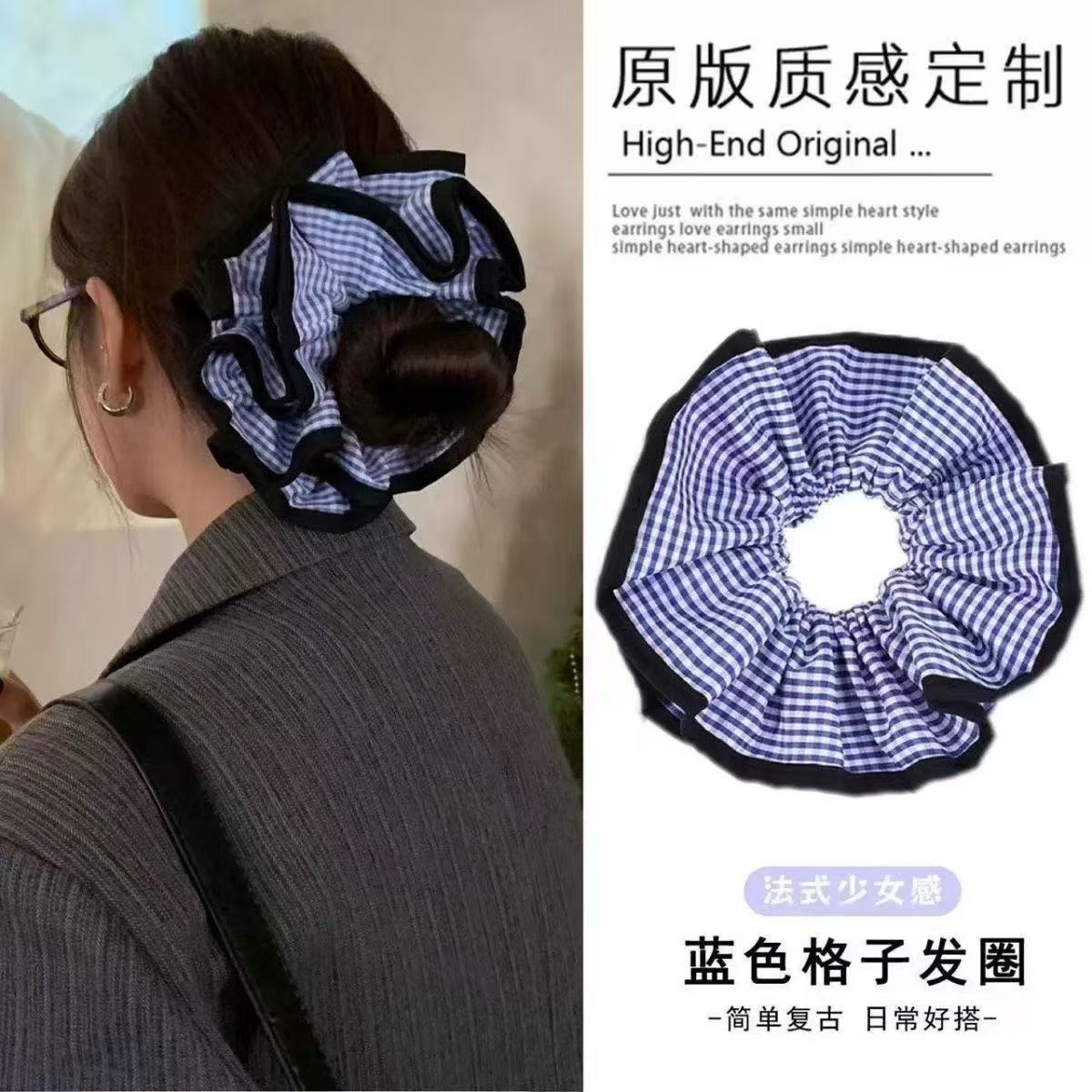 큰 원 10호 - 작은 파란색 체크무늬와 검은색 테두리가 있는 허리