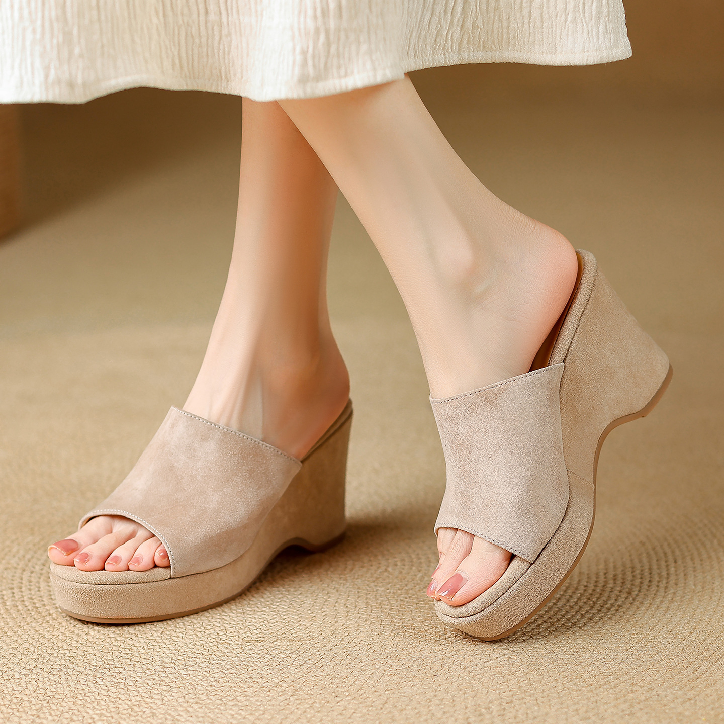 Sandal cao gót nữ đế xuồng 9cm quai ngang hở mũi chất liệu da lộn — màu đen, màu mơ