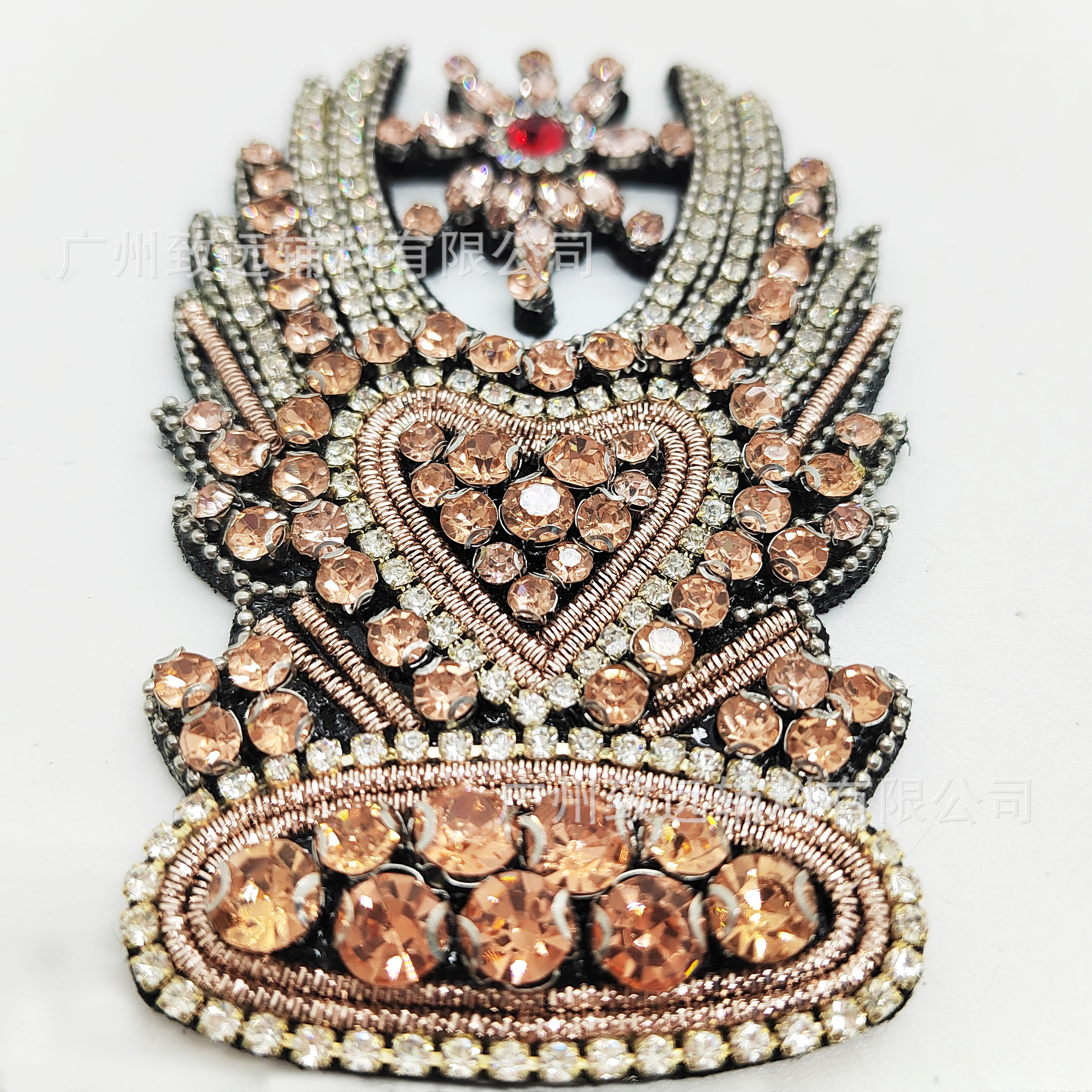 Insignias retro clásicas transfronterizas con abalorios hechos a mano, parches de diamantes de imitación de tres colores, cadenas de cuentas, accesorios de ropa DIY y accesorios para bolsos.