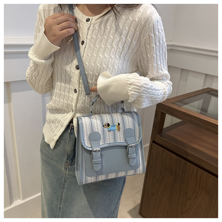 The new backpack for the autumn of 2024 is a fashionable and simple hand-held student single-shoulder bag with a checkered lid and a retro crossbody style undefined
