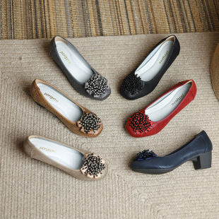 Women's Shoes Spring and Autumn New Coarse-heeled Cowhide Shallow Mouth Shoes Printed Beaded Middle-aged Mother Shoes Fashionable Soft-soled Leather Shoes for Women