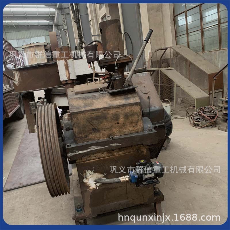 转盘式八孔盘                    免烧砖机尾矿砖机