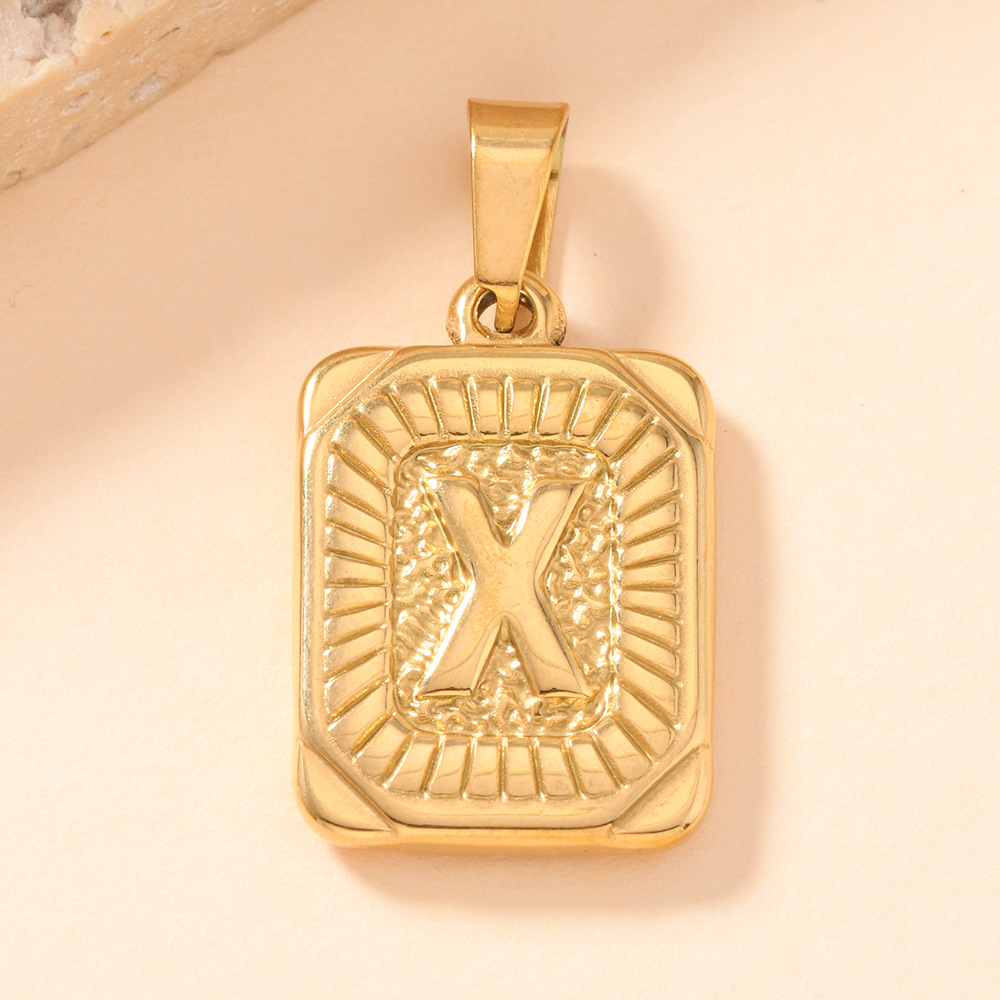 Colgante único europeo y americano estilo explosivo colgante de acero inoxidable fundición marca cuadrada 26 letras inglesas collar colgante accesorios de bricolaje