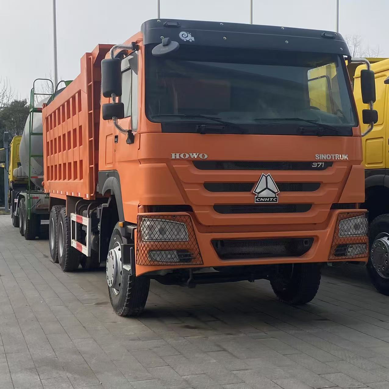 Howo 6X4 Dump Truck, 371 Horsepower Mining Rear-Dump Dump Truck, Rear Eight-Wheel Sand and Gravel Self-Unloading Engineering Vehicle