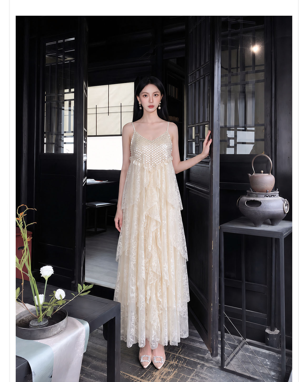 Đầm maxi nữ thắt eo thiết kế tân cổ điển ren xếp tầng đính hạt — màu trắng ngà chi tiết 5