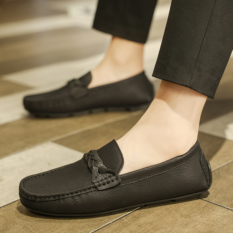 2025 verano nuevo estilo Doudou zapatos hombres versión coreana de un pie perezoso simple transpirable zapatos de cuero casuales para hombres fondo suave para hombres