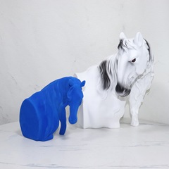 現代簡約馬首馬頭白色樹脂雕塑擺件樣板房售樓部家居玄關客廳裝飾