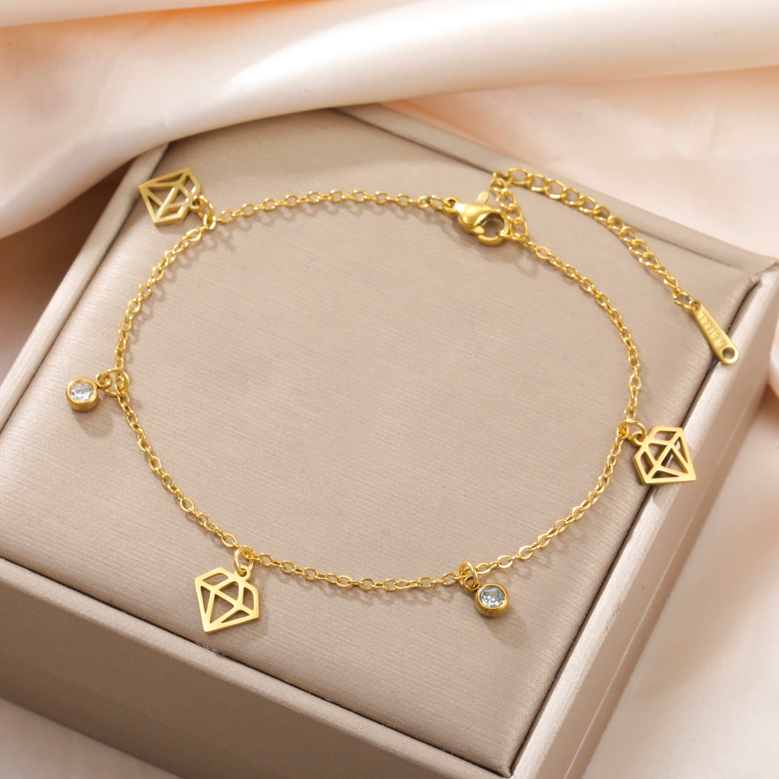 Hot-Selling Good Luck Geometric Hollow Diamond Pendant 304 Stainless Steel Bracelet Fashion Jewelry Party Birthday Gift