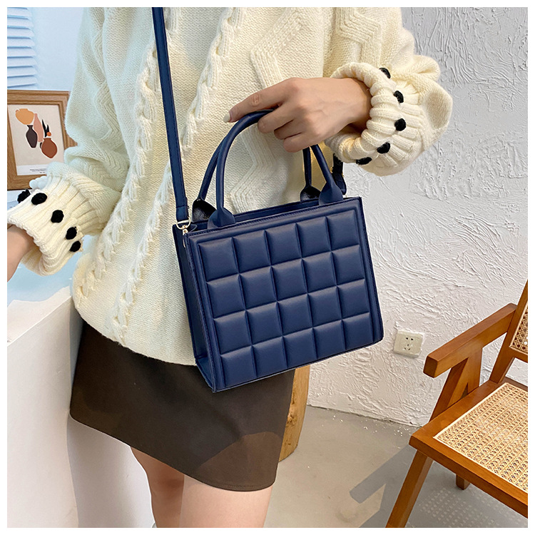 Small Pu Leather European And American Retro Square Bag display picture 11