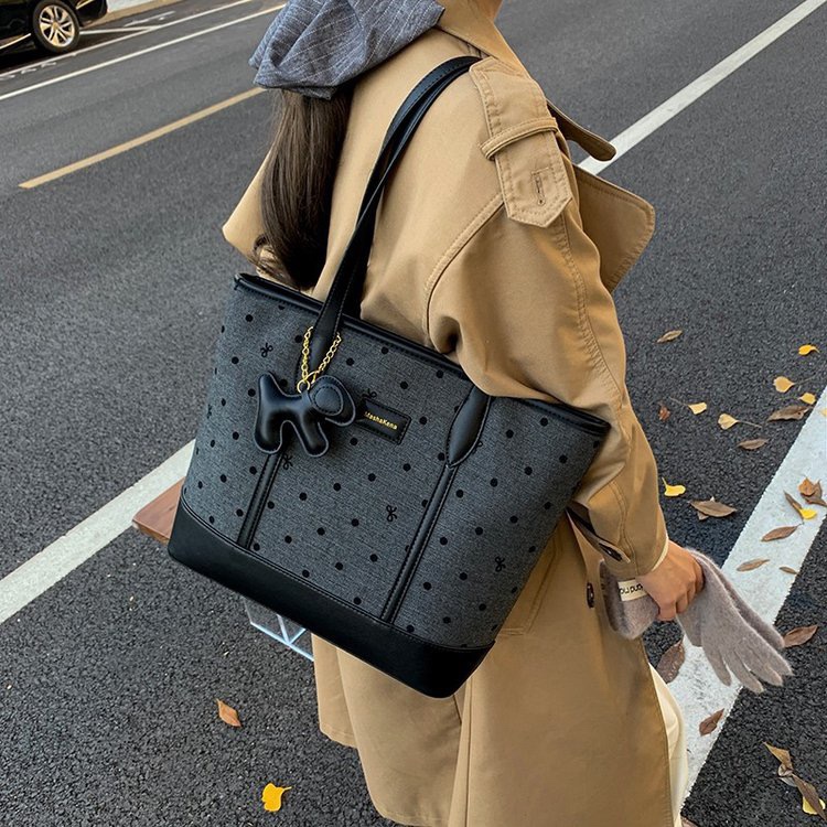 高级感大容量腋下包包女2025秋冬新款托特包大学生上课通勤单肩包