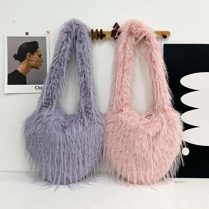 Women's 2024 autumn/winter new tassel heart-shaped fur plush spicy punk style large capacity shoulder bag_voghion.com
