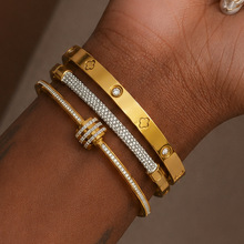 �羳�M�С�U������������C��ˮ����ɫ���P�18K�𺆼s�r���Ʒ