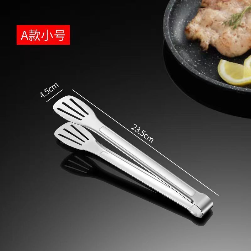 ステンレスの食品は台所の焼肉を挟んでステーキを焼きます。|undefined