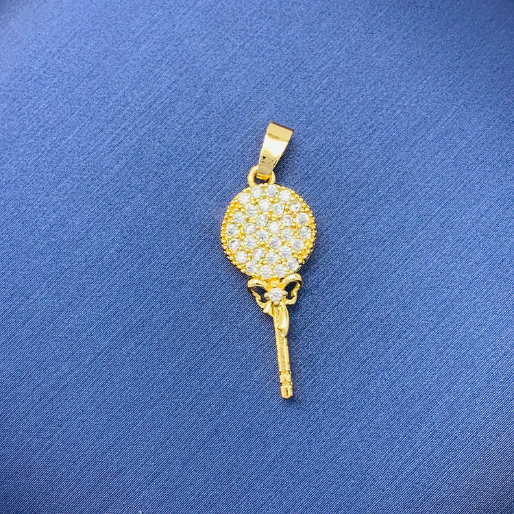 百種類のペンダントは心のままにファッションの経典を配合します。カップルの美しいペンダントは親友のアクセサリーを送ります。