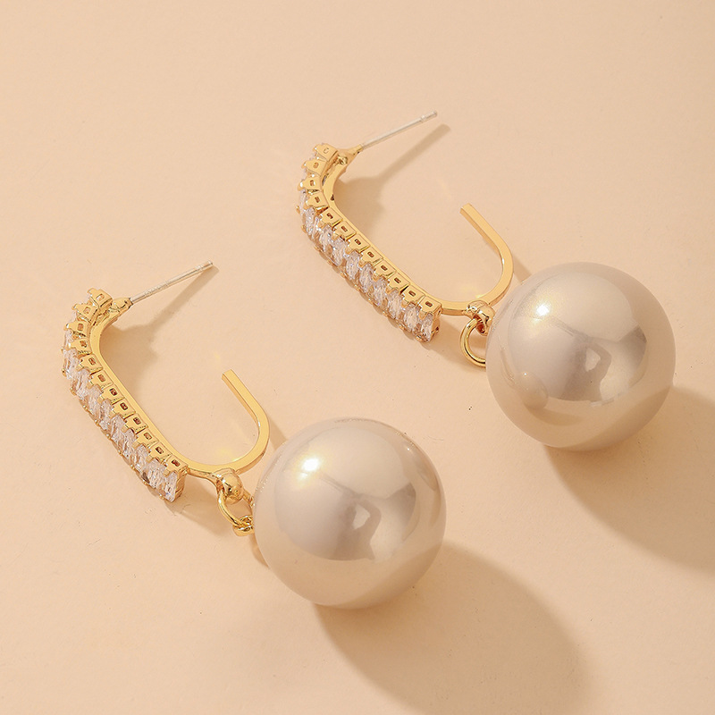 Wholesale Retro Geometric Zircon Pearl Earrings Nihaojewelry display picture 7