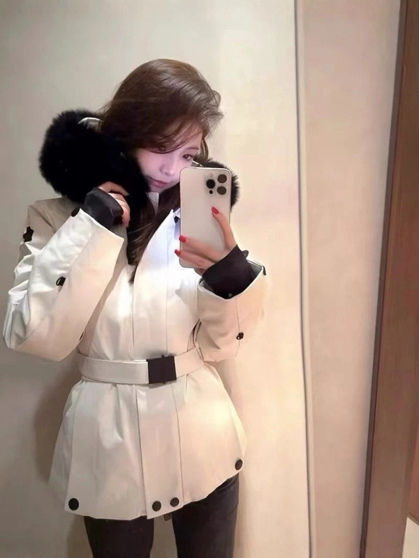 蒙家高奢至臻版滑雪系列收腰毛领女士短款羽绒服90白鹅绒抗寒羽绒|undefined