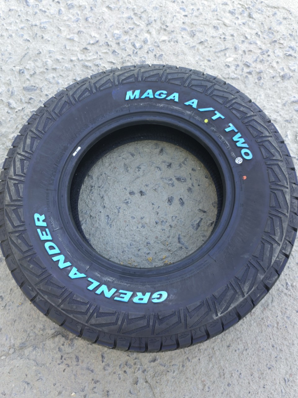 New Off-Road Tire Lt215/85R16 10Pr Ten Layers Thickeneded Adapted to Changfeng Cheetah Jeep Black King Kong