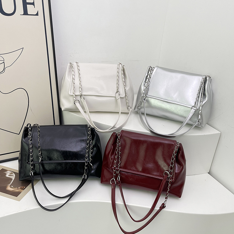 Bolsa de hombro de textura plateada de gran capacidad de transporte de cadena, nuevo nicho de diseño retro bolso de mujer