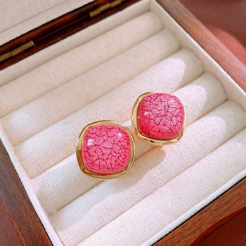 Pendientes de perlas asimétricas con cuernos de diamantes súper parpadeantes de plata Pendientes de nicho de viento frío femenino Pendientes de lujo ligero de alta calidad