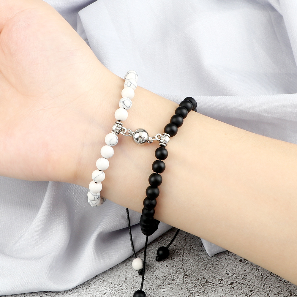 Paararmbänder ein Paar Freundinnen Perlen Nische geflochtenes Design Handseil runde Magnetschnalle Saugnapf Anhänger Armband Spot_voghion.com