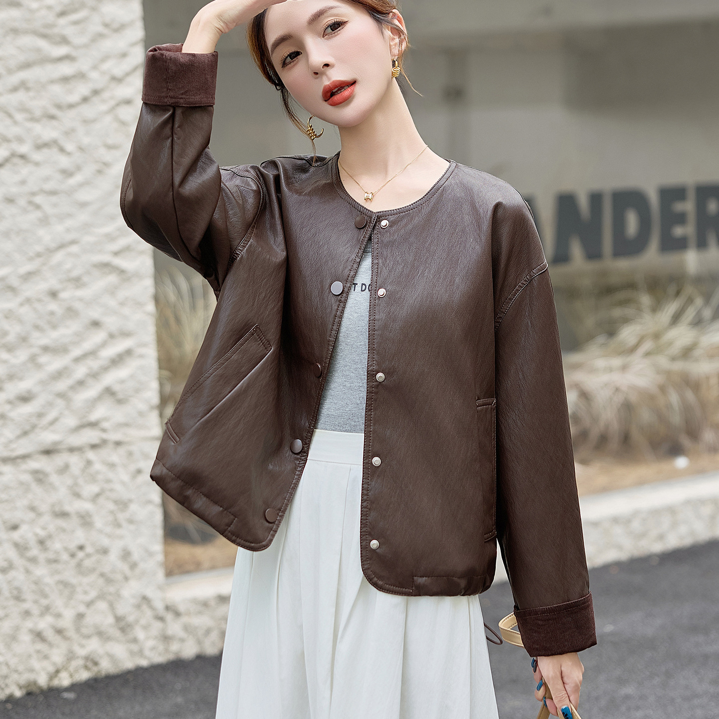 Genuine Leather Jacket for Women, Short Style, 2025 Spring and Autumn, Round Neck, Petite, Elegant, Retro Biker Jacket, European and American Style