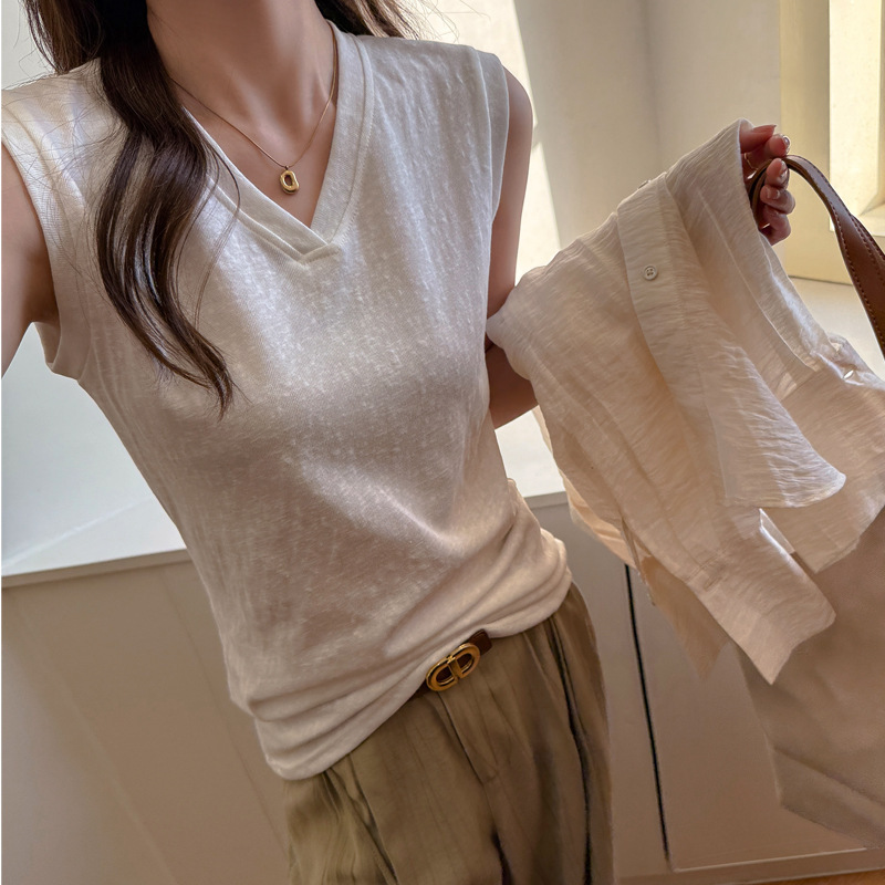V-Neck Lazy Cotton Relaxed Fit Sleeveless Slimming Top with Regular Shoulders, Stylish and Trendy Design for Women