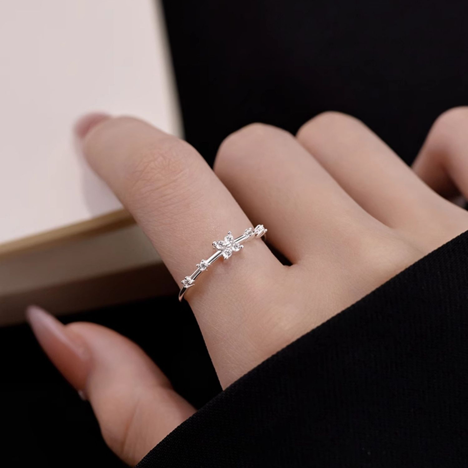 Flash diamond four-leaf clover flower ring women's light luxury niche design fashion ins style exquisite opening ring wholesale