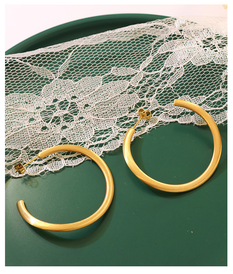 Retro Exaggerated Large Circle C-shaped Titanium Steel Earrings Wholesale display picture 4