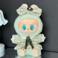 Labubuの子供服はパーティーに座っています。