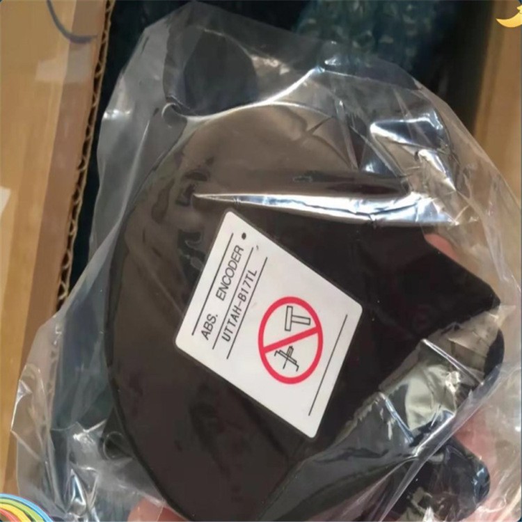 UTTAH-B17PL安川编码器UTTIH-B20FNUTSIE-B17CP电机SGMVV-3ZDDE6S