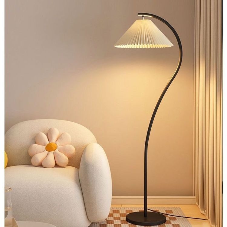 Floor Lamp Vintage French Retro Cream Living Room Bedroom Bedside Standing Lamp Pleated Atmosphere Floor Lamp Vintage French Retro Cream Living Room Bedroom Bedside Standing Lamp Pleated Atmosphere