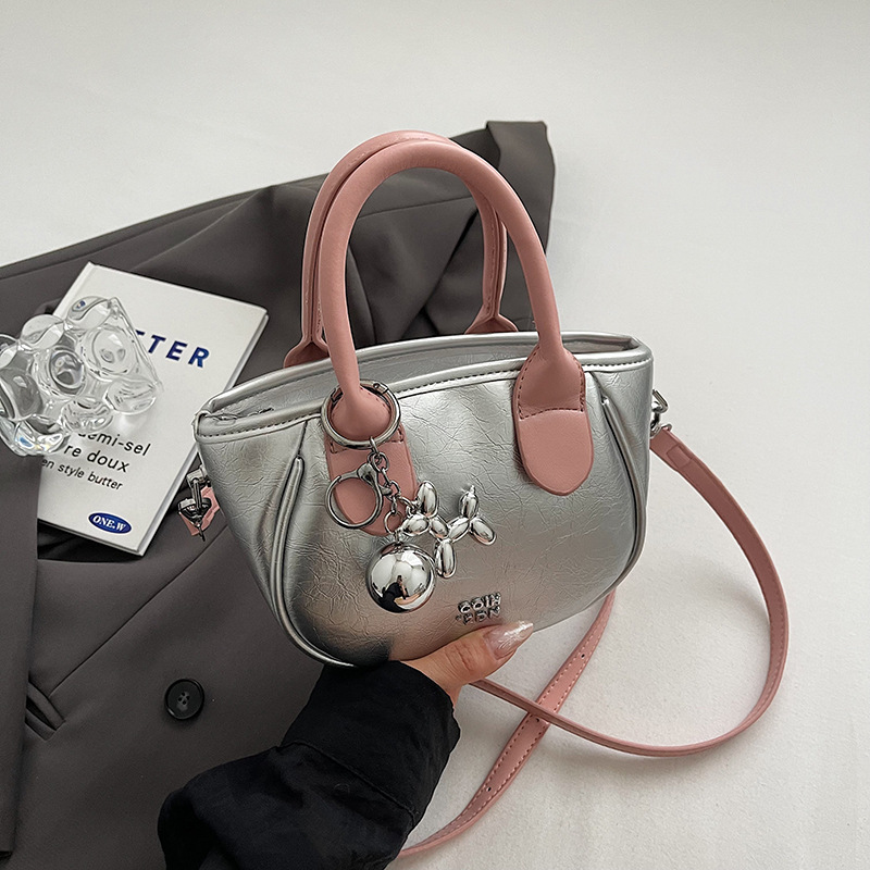 Alta sensación de contraste bolsos pequeños para mujeres 2024 nuevo verano popular bolsa de mensajero versátil Super Fire bolsa de cubo de mano