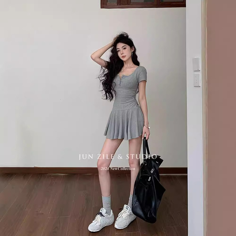 Pure Desire Academy Style U-Neck Waist-Cinching Pleated Hem Short-Sleeve Dress 2026 Summer New High-Waisted Shorts Set Pure Desire Academy Style U-Neck Waist-Cinching Pleated Hem Short-Sleeve Dress 2026 Summer New High-Waisted Shorts Set