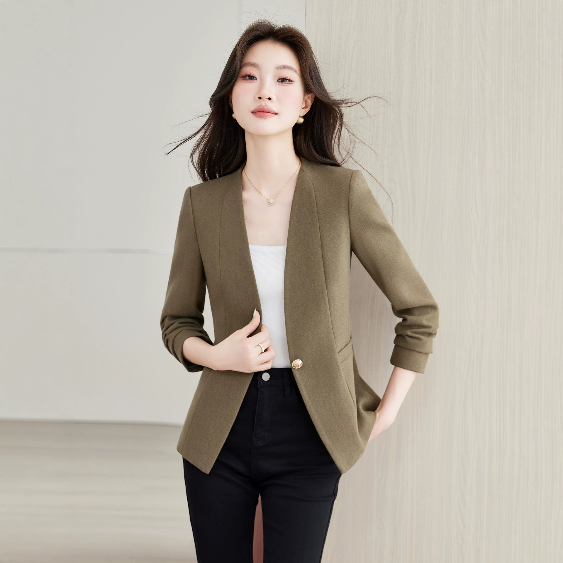 Light green collarless women's suit jacket, 2026 new autumn commuting, workplace casual, high-end and elegant suit top.