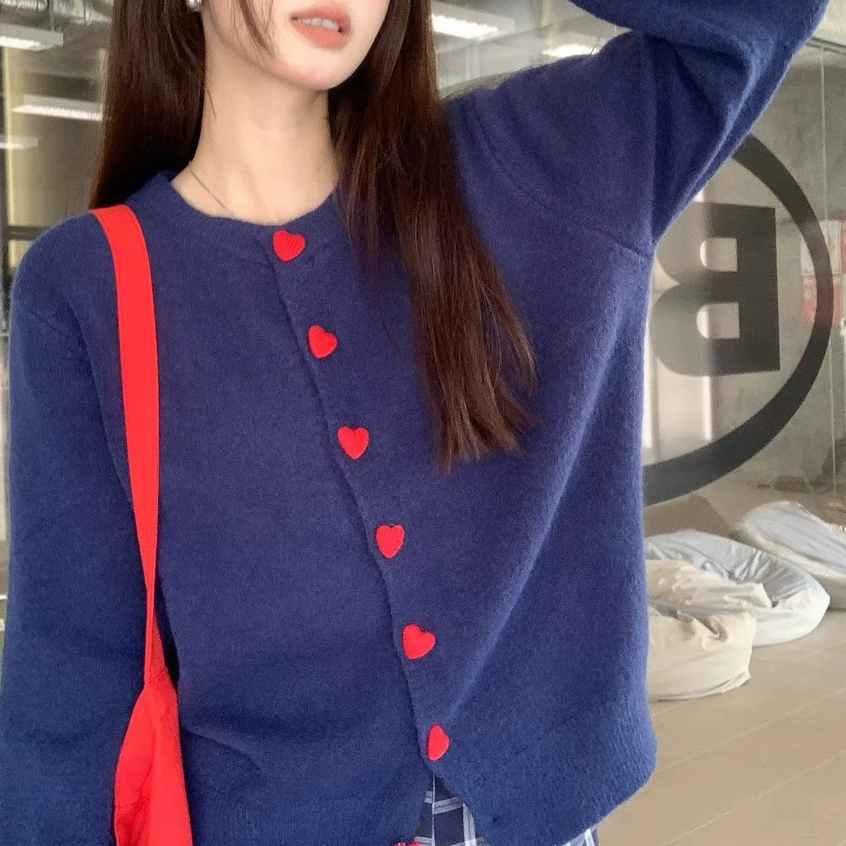 Нежный и милый вязаный кардиган с пуговицами в форме сердца для женщин, новинка осени и зимы 2025 года, мягкий вощеный свитер с круглым вырезом, куртка
