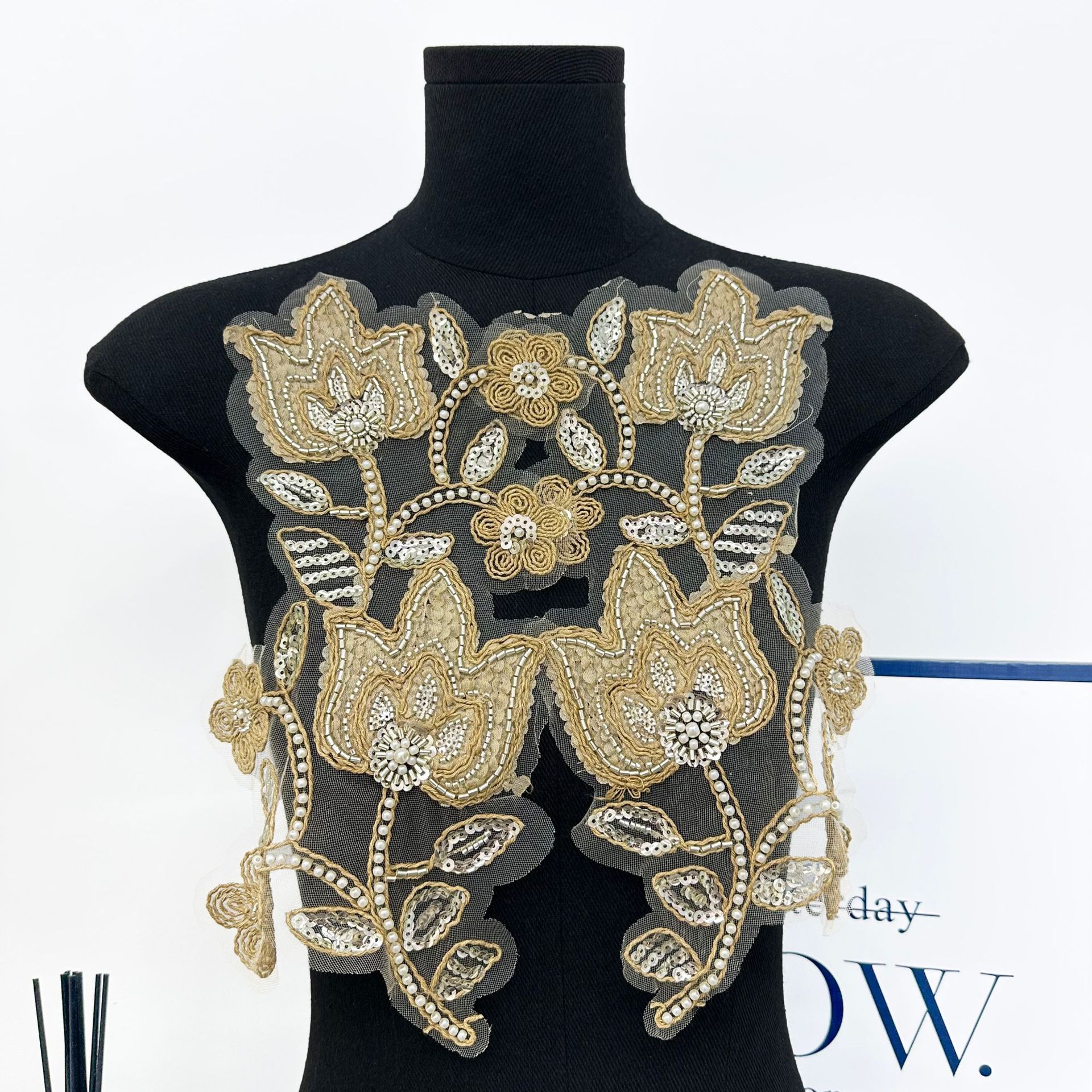 Vestido de boda cheongsam accesorios de decoración hechos a mano perlas flor parches de ropa de alta gama accesorios DIY 2026 nuevos al por mayor