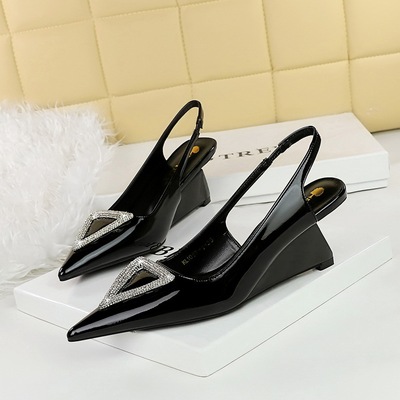 1097-K36 Banquet Wedge Heels Women&apos;s Shoes High Heels, Shallow Mouth, Hollow Back Trip with Lacquer Triangle Metal 