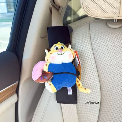 Shoulder Pad Car Seatbelt: Sürətlər qutusu və əl tormozu başlıqları - shoulder-pads-black-plush-genuine-leopard-police-officer-holding-donut-single