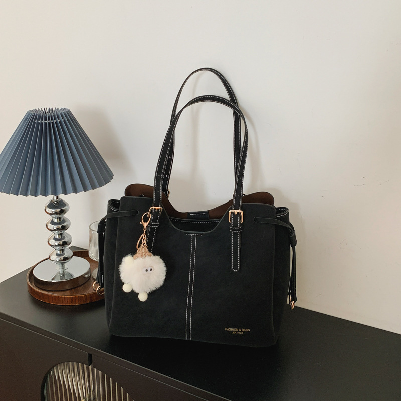 Bolsa de verano de gran capacidad para mujeres 2026 nueva moda para viajar versátil alta sensación esmerilado bolso de brazo