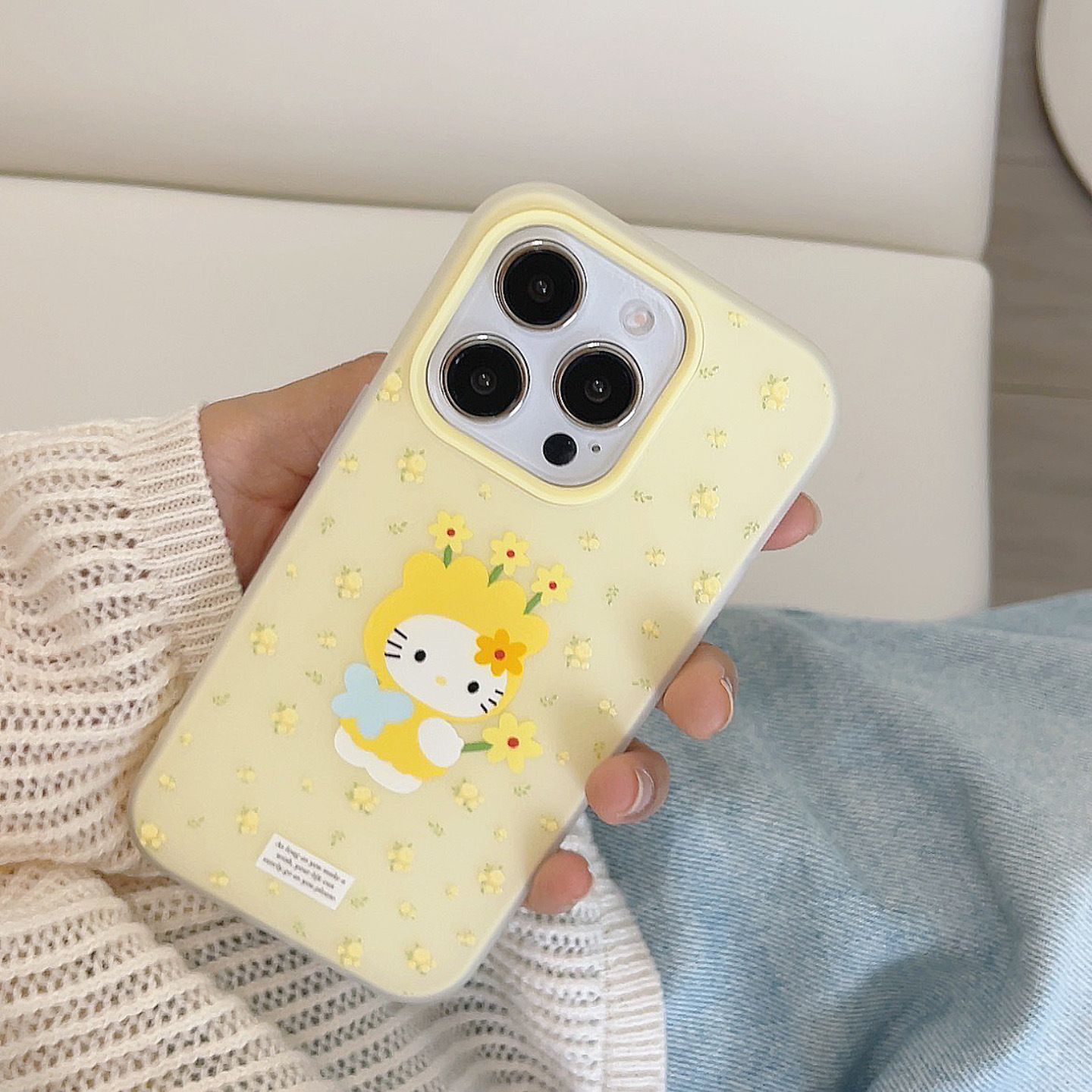 Verano amarillo pequeño floral KT gato para Apple 16ProMax funda para teléfono móvil 15Pro colgante 14/13 nuevo 15PM