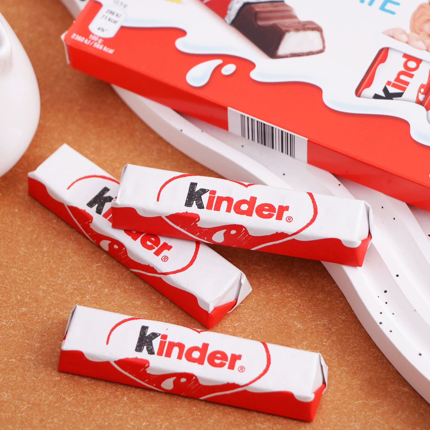 Коробка молочного шоколада (Kinder) T8, 100 г (8 плиток) импортная детская закуска
