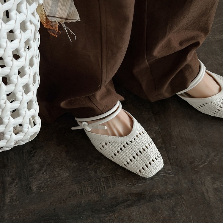 Dép sandal nữ da cừu mũi vuông gót thấp quai chữ V phối màu — màu nâu, Màu cà phê đậm, màu trắng ngà chi tiết 79